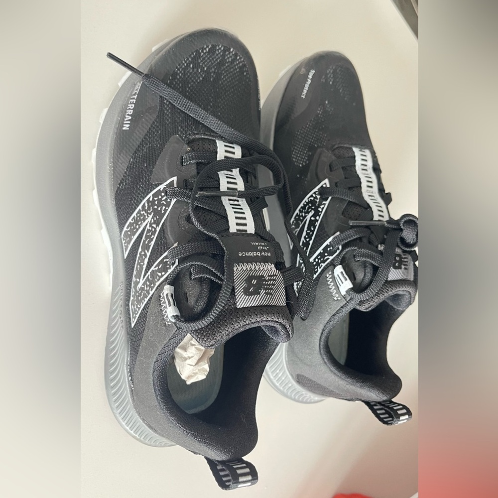 Women Size 8 New Balance Shoes - Super Comfortable!!